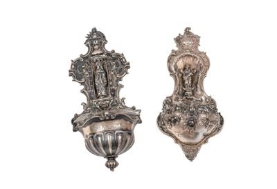 paire d'appliques murales plaquées argent au motif ouvragé
