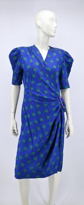 Pierre BALMAIN - Robe en crêpe de soie bleu façonné d'un mot…