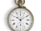 une vieille montre de poche dont le cadran comporte des chiffres romains