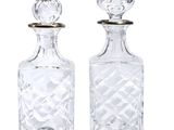 paire de carafes en cristal taillé avec bouchons