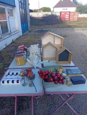 a table that has a bunch of items on it