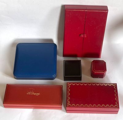 a red box, a blue box, a red box, and a red box