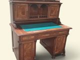 un vieux bureau en bois avec un plateau bleu et des tiroirs