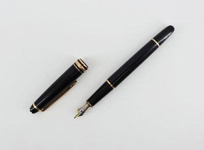 MONTBLANC Stylo-plume Meisterstück avec plume en or