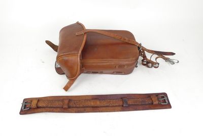 étui en cuir marron pour appareil photo, avec lanière et sangle pour appareil photo
