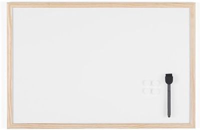 Sur le tableau blanc, il y a un marqueur noir et un autre marqueur noir.