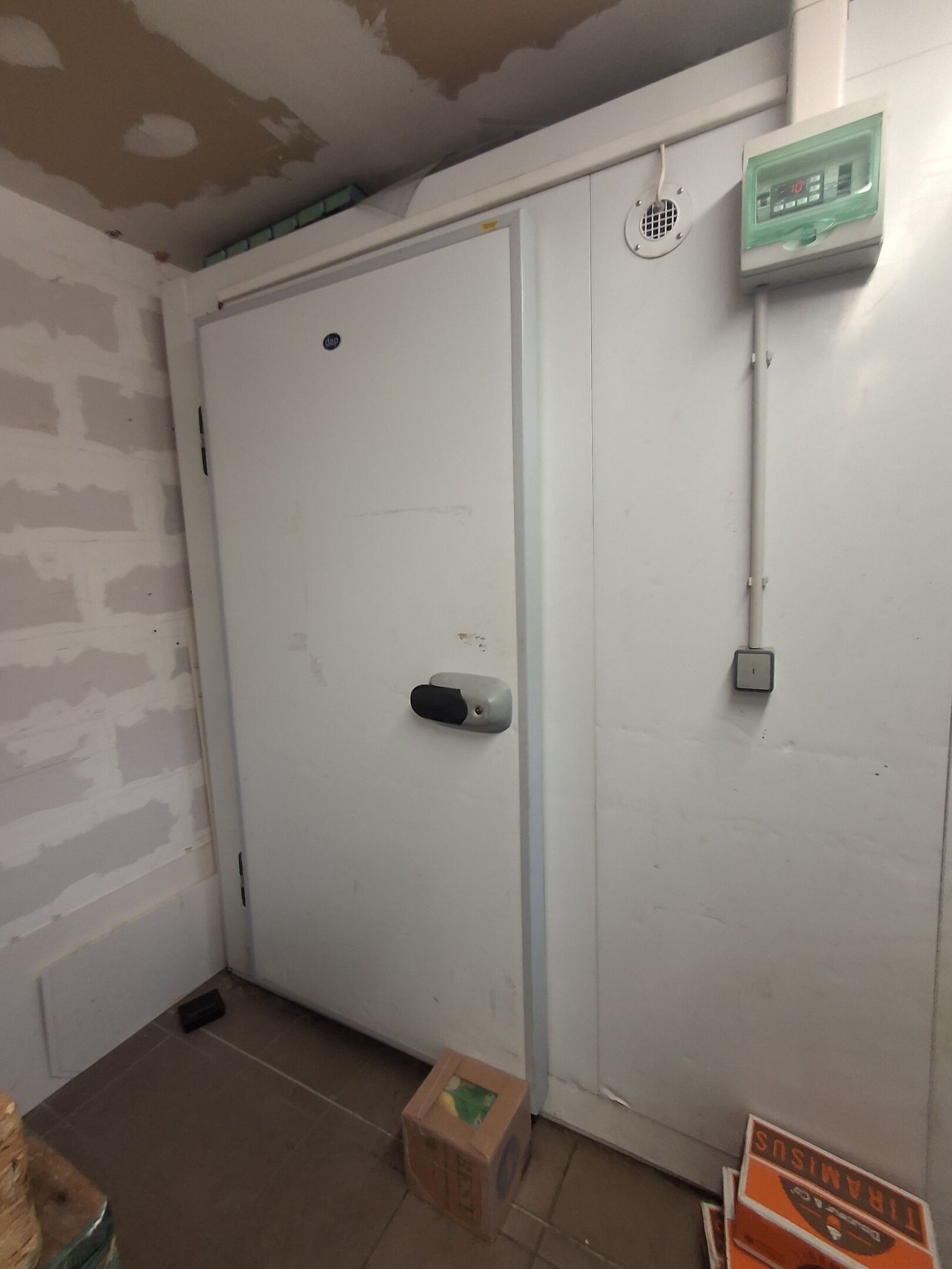 Chambre froide à froid négatif DAP d'environ 5m2, groupe dép…