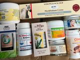 une boîte contenant de nombreux types de vitamines différents