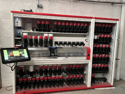 un vaste choix de sodas et de bouteilles de soda sur les rayons