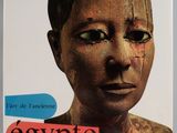 une image représentant un livre sur lequel figure le visage d'une femme