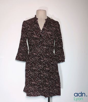 une image d'une robe sur un mannequin