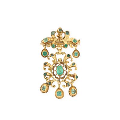 un gros plan sur une broche en or et turquoise