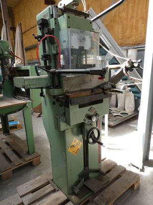 a machine that is sitting on a pallet in a warehouse