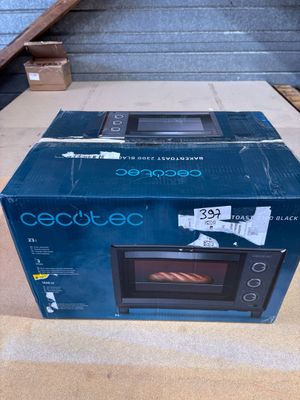 une boîte contenant un micro-ondes