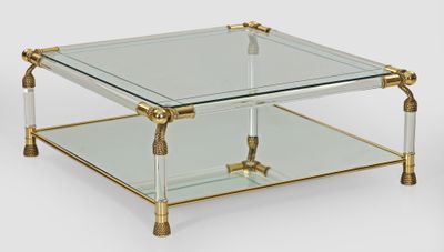 image d'une table basse en verre et laiton sur fond blanc
