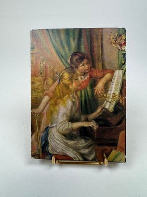 une photo d'un tableau représentant une femme et un enfant jouant du piano