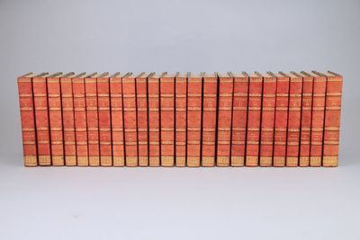 une pile de livres superposés sur une table