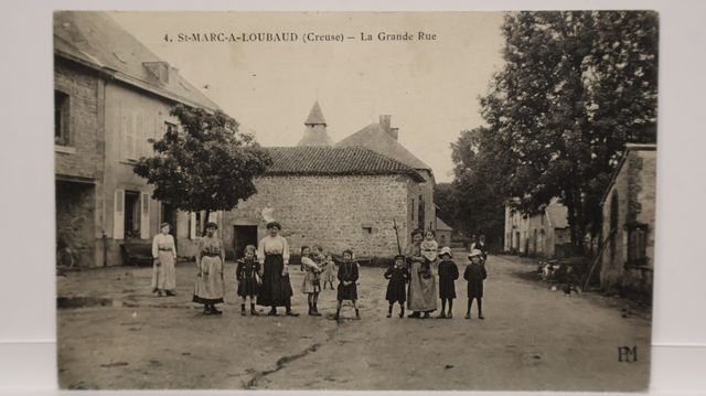 St Marc à Loubaud : La Grande Rue (PM 4). T.B.E.