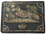 une image représentant un oiseau et un papillon sur fond noir