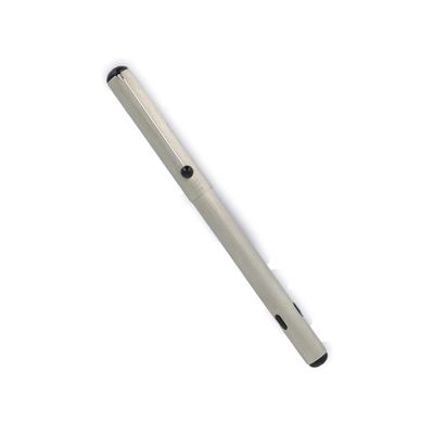 un stylo posé sur une surface blanche