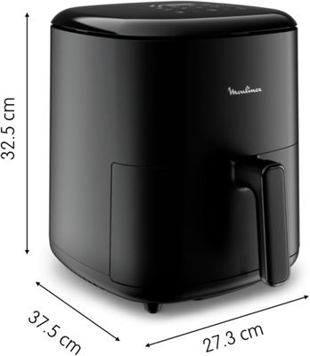 gros plan d'une friteuse noire sur fond blanc