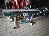 la photo d'une machine posée sur le sol
