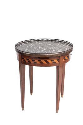 une image représentant une table sur laquelle est posé un plateau