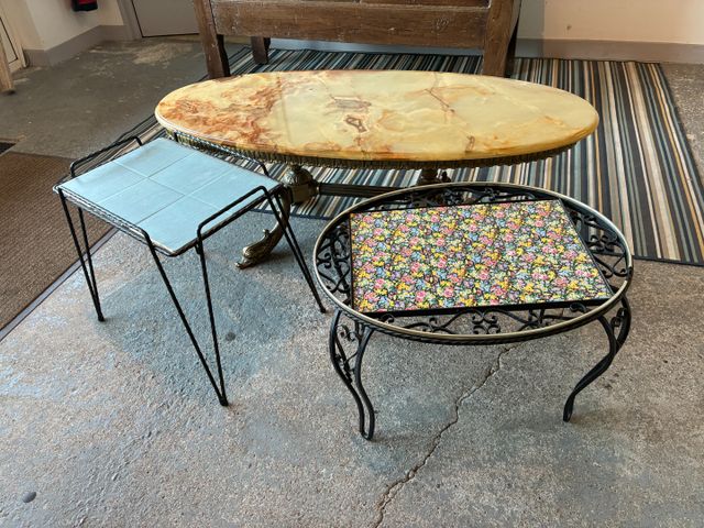 Trois tables basses 