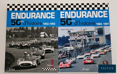une image représentant un livre orné d'une illustration de voitures de course