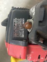 Une débroussailleuse thermique HOMELITE (sans lame) (photo 3)