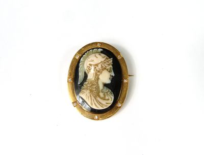 BELLE BROCHE-CAMÉE en or rose 750 ‰ et onyx figurant Minerve…