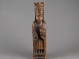 an old wooden statue of a man with a crown on his head