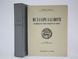 deux livres posés l'un à côté de l'autre sur une surface blanche
