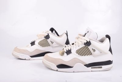 Air Jordan 4 Retro blanc / noir - blanc
