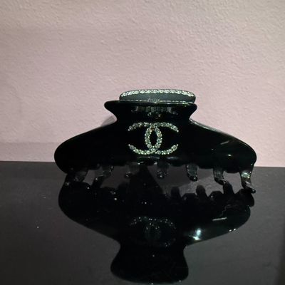Pince à cheveux CHANEL grand modèle 11cm résine et strass, n…