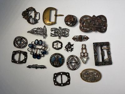 many different types of belts and buckles on the table