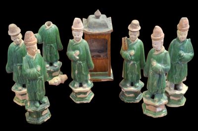 CHINE, période Ming, XVIIe Bel ensemble de céramique représe…