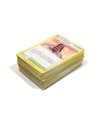 une pile de cartes empilées les unes sur les autres