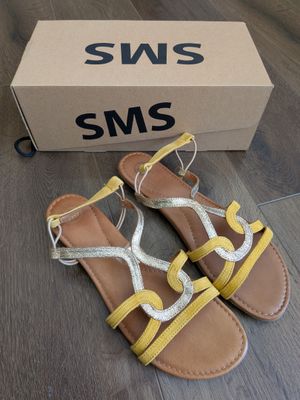 Paire de chaussures de marque SMS