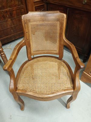 Fauteuil de barbier ou coiffeur en bois naturel, assise et d… - Photo 1