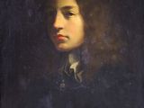 portrait d'un jeune homme en costume noir et cravate