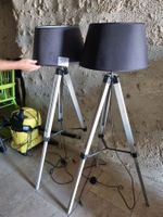 2 lampadaires modernes tripodes