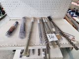 de nombreux types de forets exposés dans un magasin