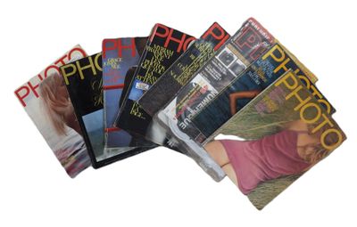 beaucoup de magazines empilés les uns sur les autres