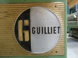 a sign that says guiltet on the side of a train
