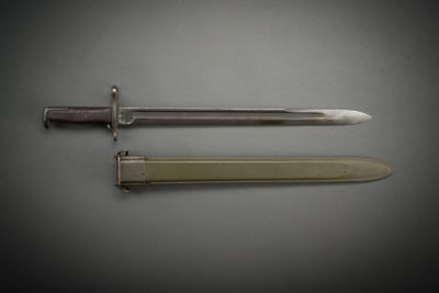 two knives that are laying side by side on a table