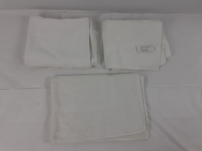 Lot de 3 - Ces trois tapis de bain réversibles se composent …