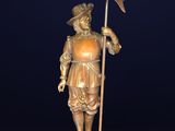 statue en bronze représentant un homme muni d'une faux et tenant un drapeau