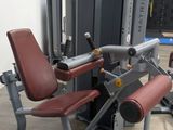 an image of a gym room with a machine and a bench