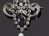 une broche ancienne en saphir et diamants